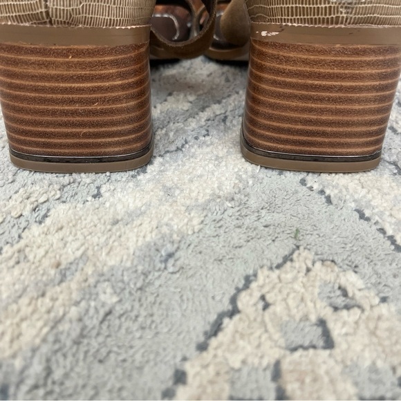 Donald Pliner Helen Sandals Size 9m Biscotti Beige Ankle Straps Calf Suede - Picture 10 of 13